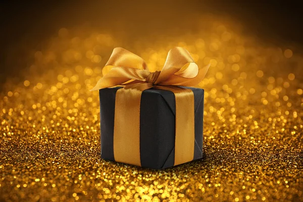 Beautiful Gift Box Shiny Golden Glitters Bokeh Effect — стоковое фото
