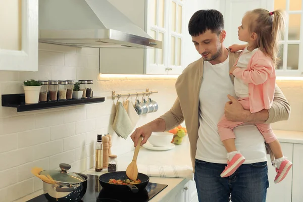 Padre Figlia Cucinano Insieme Cucina — Foto Stock