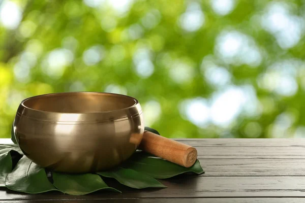 Golden Singing Bowl Mallet Monstera Leaf Wooden Table Outdoors Space — Stockfoto