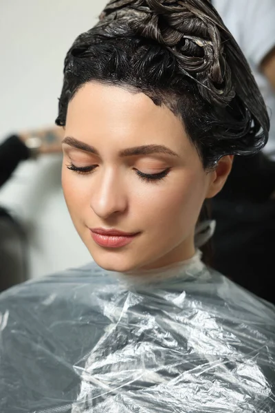Young Woman Dyed Hair Beauty Salon Closeup View — Fotografia de Stock