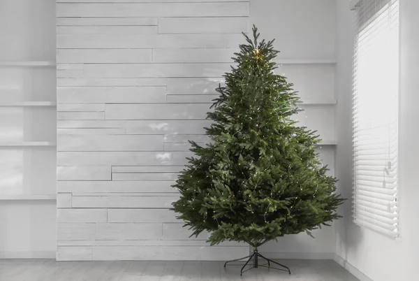 Beautiful Christmas Tree String Lights Window Empty Room Space Text — Fotografia de Stock