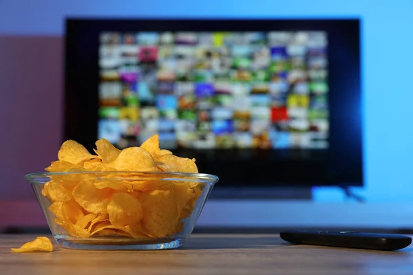 Schaal Chips Afstandsbediening Tafel Binnen — Stockfoto