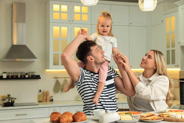 Happy Family Having Fun Breakfast Kitchen — Foto Stock