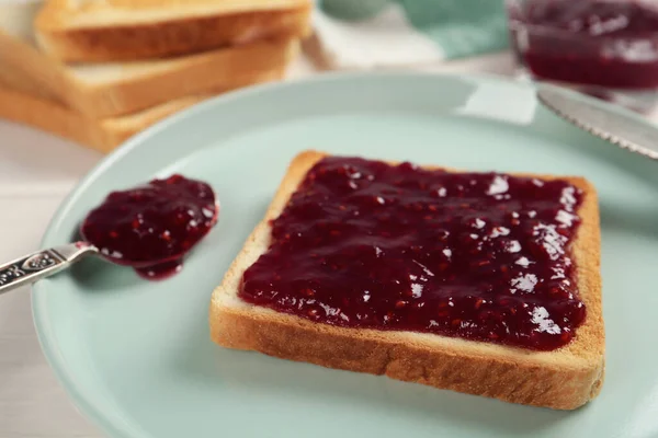 Toast Tasty Raspberry Jam Spoon Plate Closeup — Fotografia de Stock