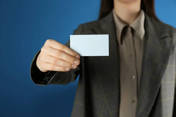 Woman Holding White Business Card Blue Background Closeup — 图库照片