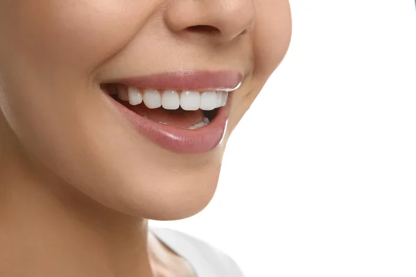 Ung Kvinna Med Friska Tänder Vit Bakgrund Närbild — Stockfoto