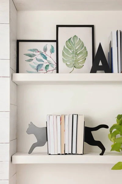 Bookends Other Decor Shelves Indoors Interior Design — Φωτογραφία Αρχείου