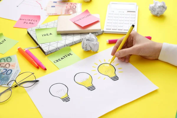 Woman Drawing Lamp Paper Yellow Table Closeup Startup Concept —  Fotos de Stock