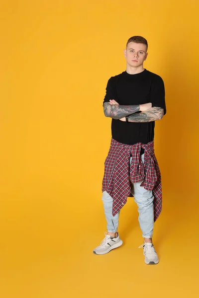 Young Man Tattoos Yellow Background Space Text — Φωτογραφία Αρχείου