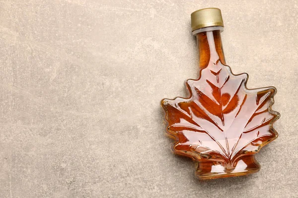Leaf Shaped Bottle Tasty Maple Syrup Light Grey Table Top — Stock Photo, Image