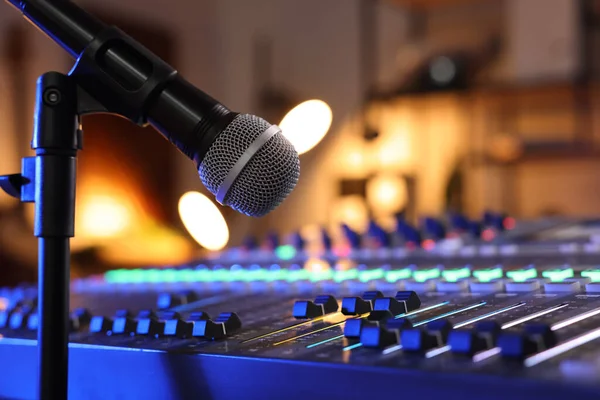 Microphone Professional Mixing Console Radio Studio Closeup — Stock Photo, Image