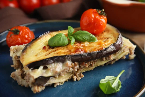 Blue Plate Delicious Eggplant Lasagna Closeup — Stock fotografie