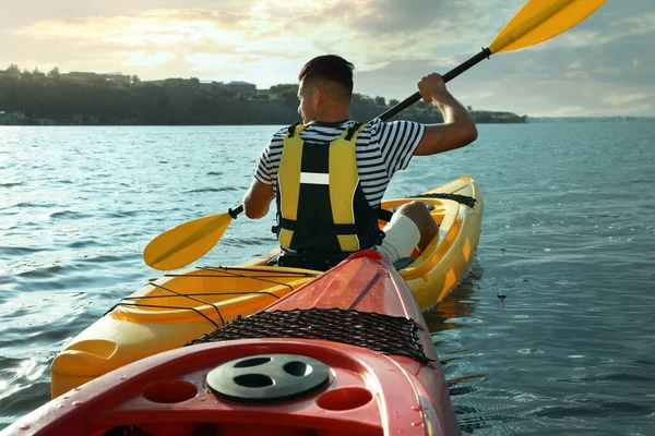 Man Life Jacket Kayaking River Back View Summer Activity — Stockfoto