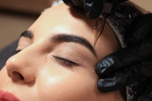 Young Woman Undergoing Procedure Permanent Eyebrow Makeup Tattoo Salon Closeup — Stock Photo, Image