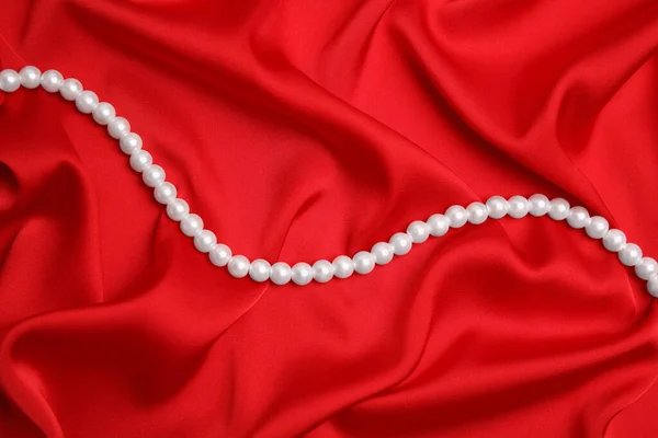 Beautiful Pearls Red Silk Top View — Fotografia de Stock