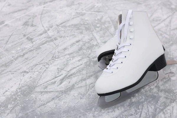 冰上花样滑冰对 文字空间 — 图库照片