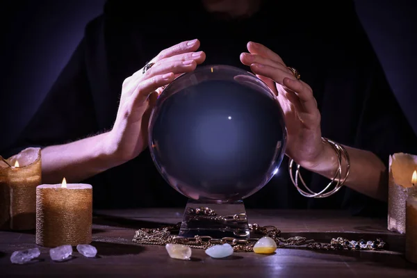 Soothsayer Using Crystal Ball Predict Future Table Darkness Closeup Fortune — Stock Photo, Image