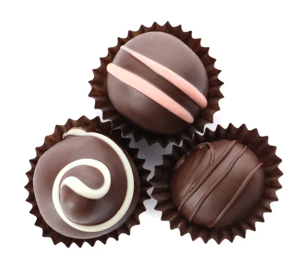 Много Различных Вкусных Шоколадных Трюфелей Белом Фоне Вид Сверху — стоковое фото
