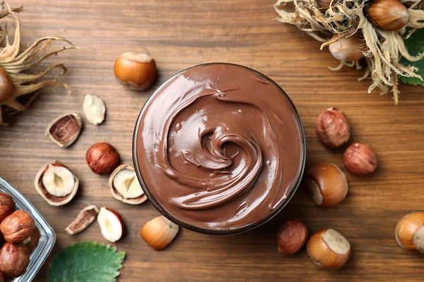Ízletes Csokoládé Mogyoró Elterjedt Diófélék Asztalon Lapos Laikus — Stock Fotó