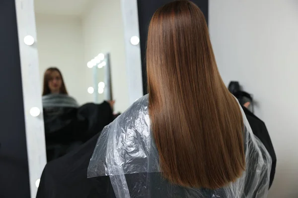 Woman Straight Hair Beauty Salon Back View — Photo