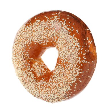 Lezzetli taze simit, susam tohumlu beyaz üzerine izole edilmiş.