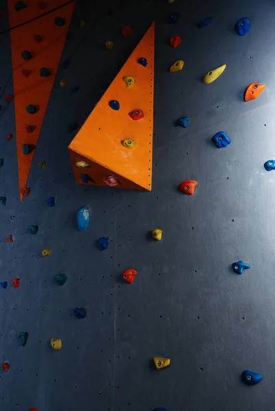 Spor Salonunda Tutunarak Duvara Tırmanmak Sıra Dışı Spor — Stok fotoğraf