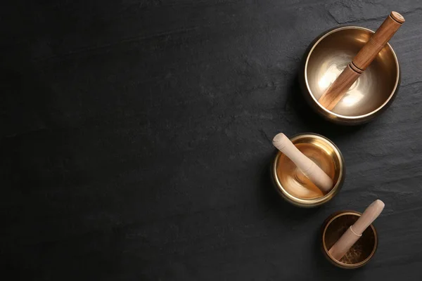 Golden Singing Bowls Mallets Black Table Flat Lay Space Text — Foto de Stock