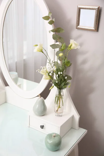 Beautiful Flowers Vase Ceramic Fruits White Dressing Table — Fotografia de Stock