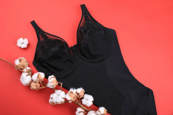 Elegant Size Black Women Underwear Cotton Flowers Coral Background Flat — Stock Photo, Image