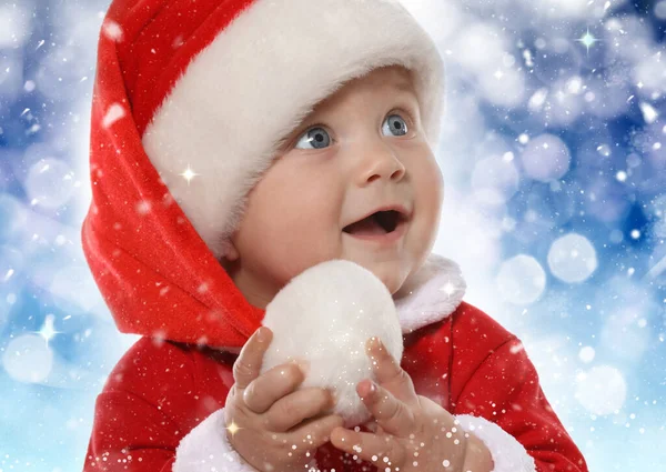 Schattige Baby Kerstkostuum Tegen Wazig Feestelijk Licht Close — Stockfoto