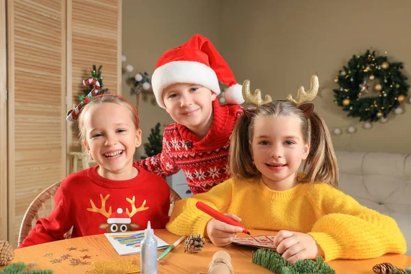Roztomilé Malé Děti Dělat Krásné Vánoční Přání Doma — Stock fotografie