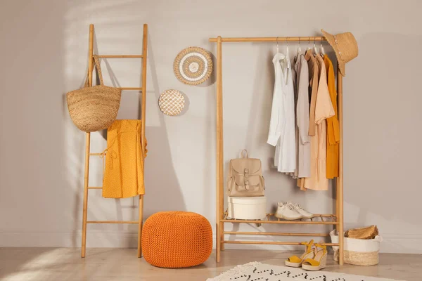 오렌지 주머니가 현대식 드레싱 — 스톡 사진