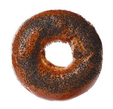 Beyaza izole edilmiş haşhaş tohumlu lezzetli taze simit.