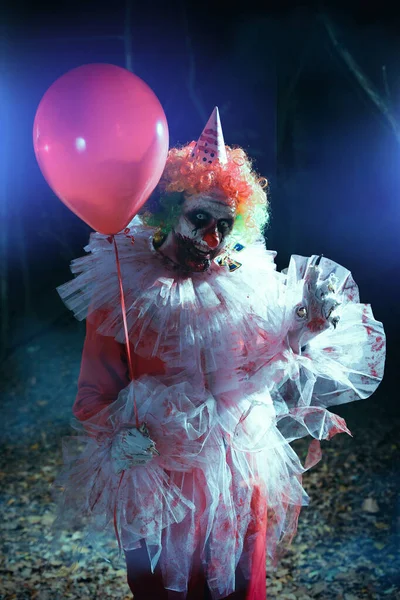 Terrifying Clown Red Air Balloon Outdoors Night Halloween Party Costume — 图库照片