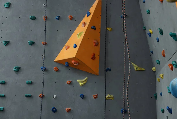 Mur Escalade Avec Des Prises Des Cordes Dans Salle Gym — Photo