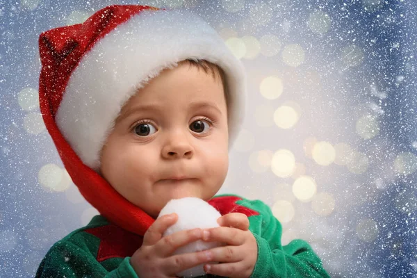 Lindo Bebé Traje Navidad Contra Las Luces Borrosas Primer Plano —  Fotos de Stock