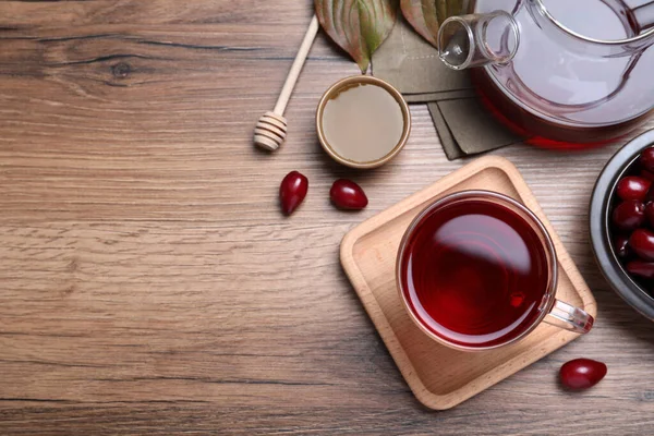 Flat Lay Composition Fresh Dogwood Tea Berries Wooden Table Space — Stock Photo, Image