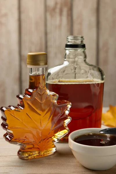 Bottles Bowl Tasty Maple Syrup Wooden Table — Stock Photo, Image