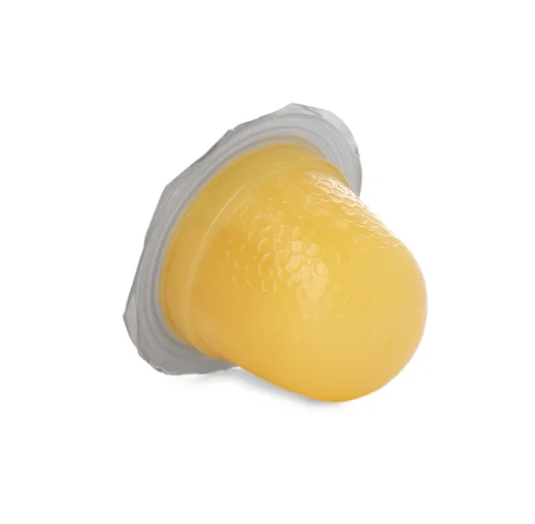 白で隔離されたおいしい黄色のゼリーカップ — ストック写真