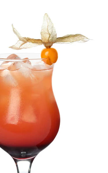 Uppfriskande Cocktail Dekorerad Med Physalis Frukt Vit Bakgrund — Stockfoto