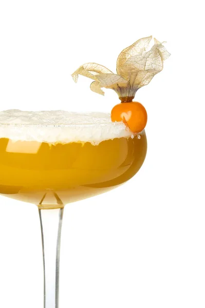 Verfrissende Cocktail Versierd Met Fysalis Fruit Witte Achtergrond — Stockfoto