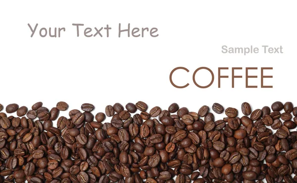 Veel Gebrande Koffiebonen Witte Achtergrond Bovenaanzicht Ruimte Voor Ontwerp — Stockfoto