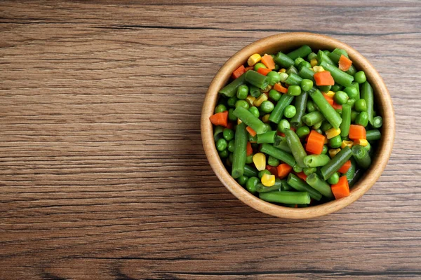 Mezcla Verduras Frescas Tazón Sobre Una Mesa Madera Vista Superior — Foto de Stock