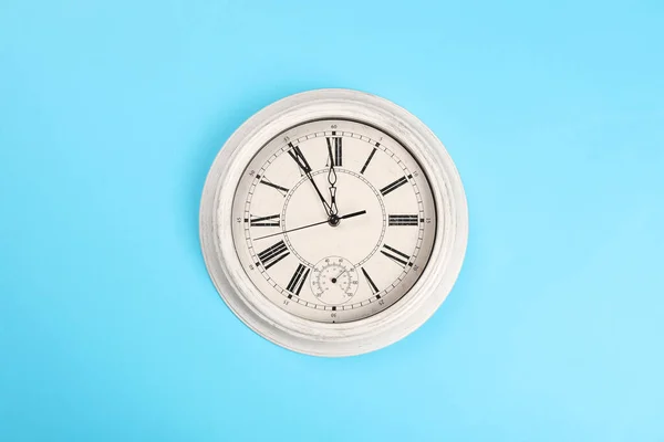 Horloge Murale Vintage Élégante Montrant Cinq Minutes Jusqu Minuit Sur — Photo