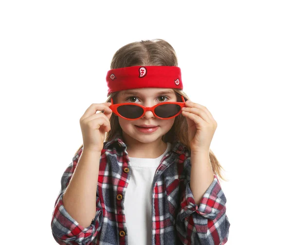 Cute Little Girl Noszenie Stylowe Bandana Okulary Przeciwsłoneczne Białym Tle — Zdjęcie stockowe