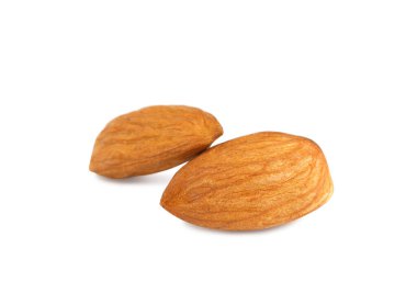 Beyaz arka plan üzerinde organik badem fındık. Sağlıklı snack