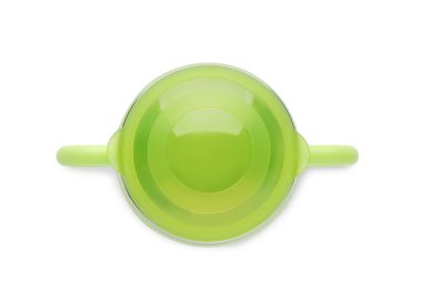 Kapağı beyaz olan plastik bebek bardağı.