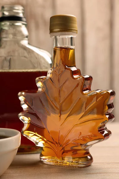 Bottles Bowl Tasty Maple Syrup Wooden Table Closeup — Stock Photo, Image