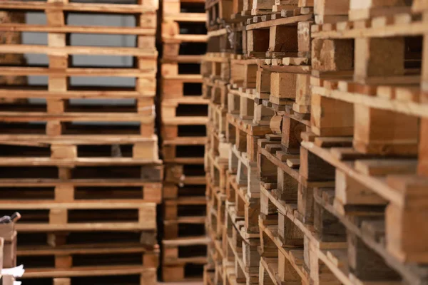 Viele Leere Holzpaletten Gestapelt Lager Großaufnahme Raum Für Text — Stockfoto