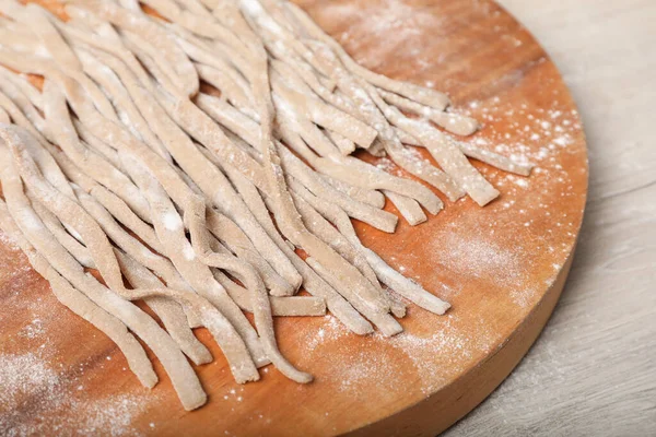 Soba Casera Sin Cocer Fideos Trigo Sarraceno Sobre Mesa Madera — Foto de Stock